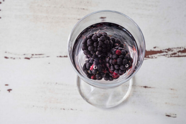 Blackberry Infused Water: A Delicious Detoxifying Drink