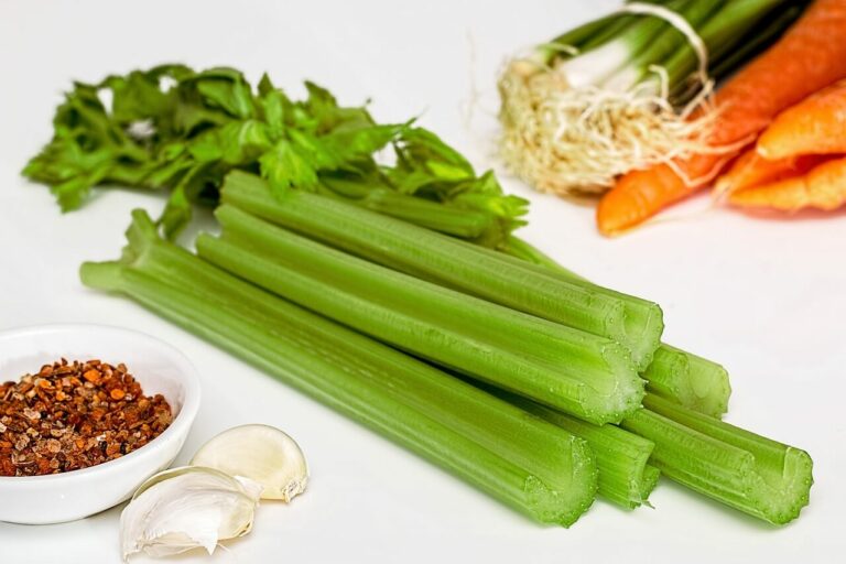 Celery Detox Juice: Benefits, Recipes, & Tips